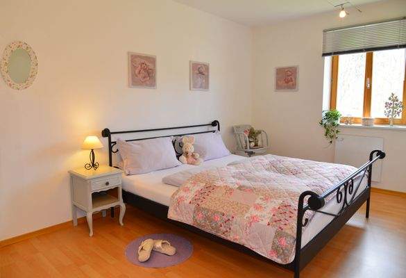 Schlafzimmer 1