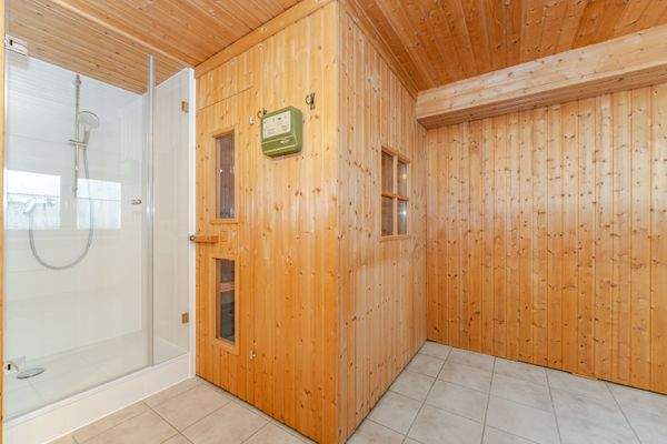 Sauna und Dusche