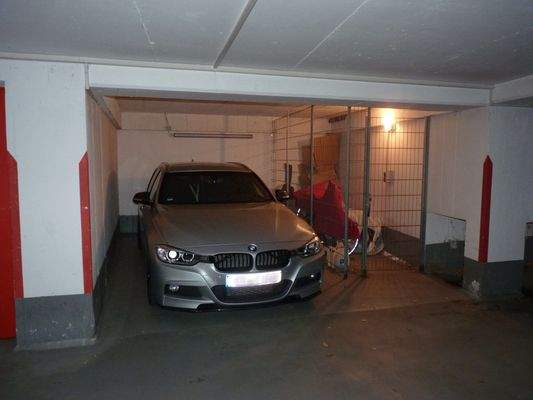 Tiefgaragenstellplatz mit Kellerabteil