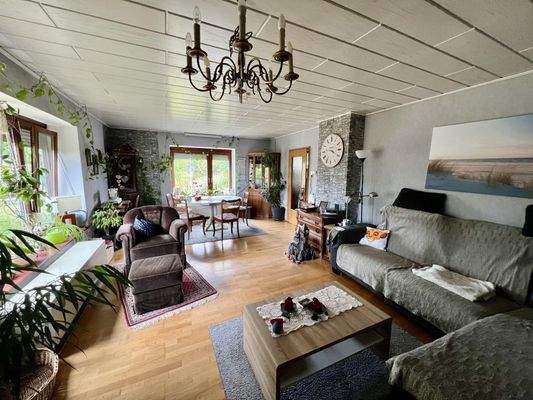 Helles Wohnzimmer (EG)