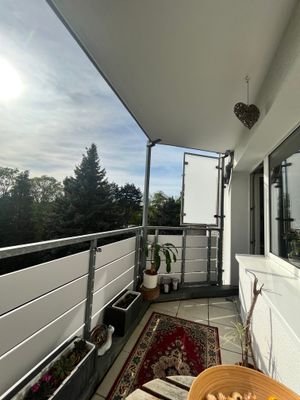 Balkon mit Blick ins grüne 