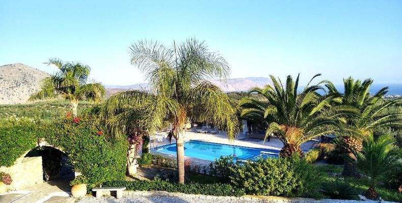 Kreta, Kournas: Luxuriöse Steinvilla mit Meer- und Bergblick