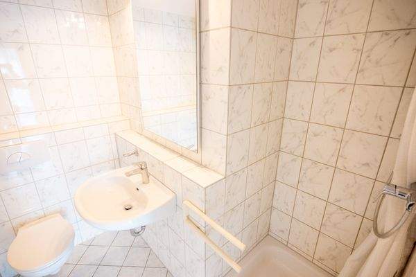 Gäste-WC mit Dusche