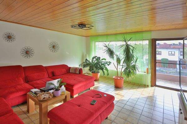 Wohnzimmer mit Balkon