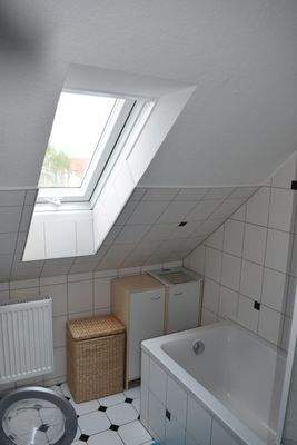 Fenster / Duschwanne mit Spritzschutz