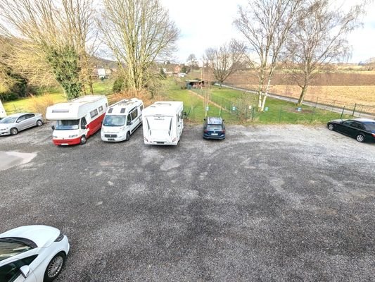 Mitarbeiter- / Kundenparkplatz