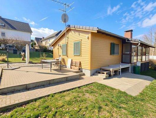 Hinteransicht zum Wintergarten - (KI optimiert)