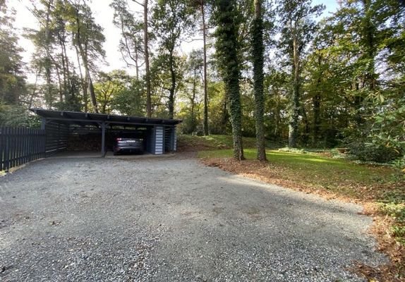 Grundstück mit Doppelcarport