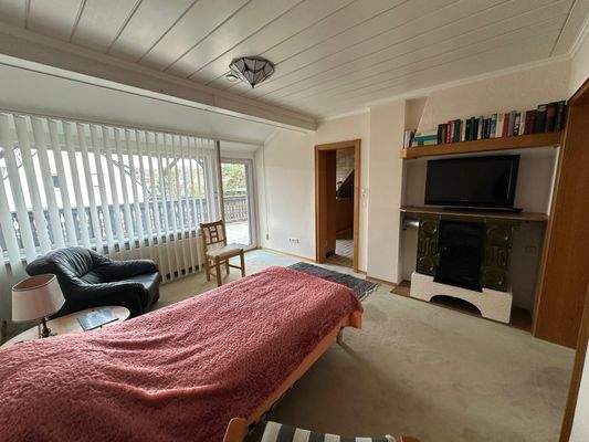 Schlafzimmer 1. OG mit Kamin