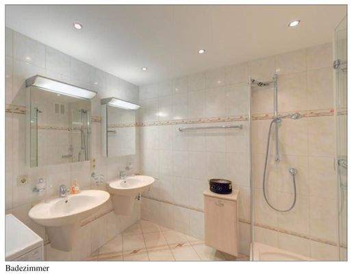 Größzügiges Badezimmer