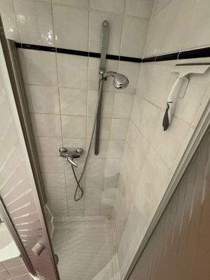 vollausgestattes, modernes Bad