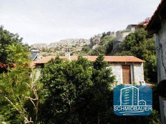 Südkreta, Agia Paraskevi: Zweistöckiges traditionelles Steinhaus zu verkaufen