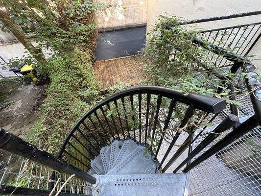 Wendeltreppe in den Innenhof