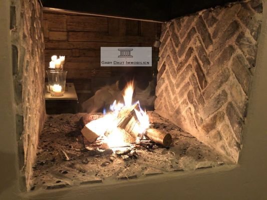 beidseitig offener Kamin