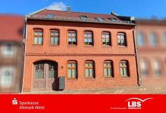 Wohnhaus Vorderseite Straßenansicht