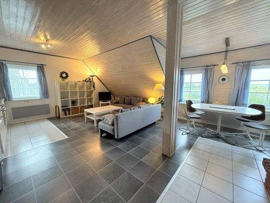 Wohn-/ Esszimmer im DG