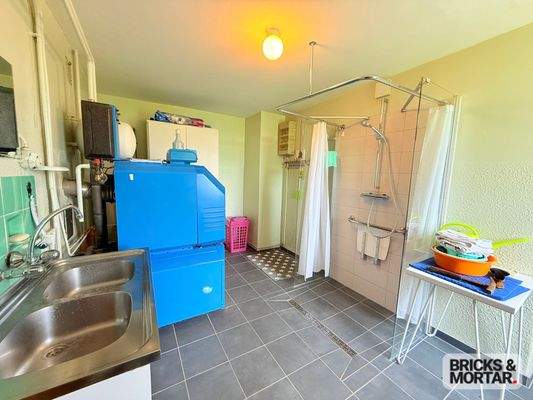 HWR mit ebenerdiger Dusche