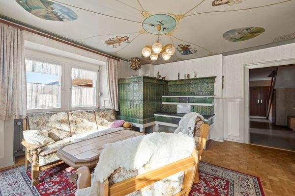 Wohnzimmer mit Kachelofen