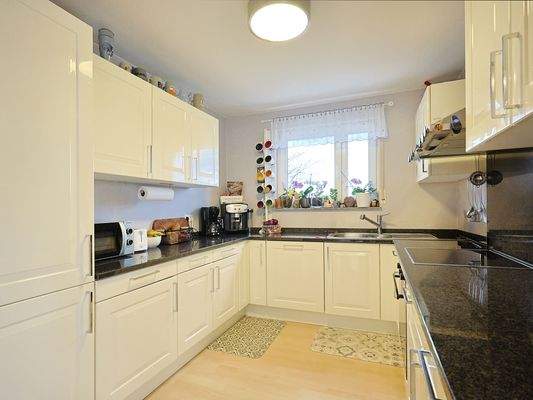 Moderne, helle Küche