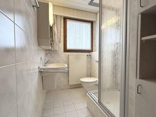 Tageslichtbad mit Dusche im Dachgeschoss