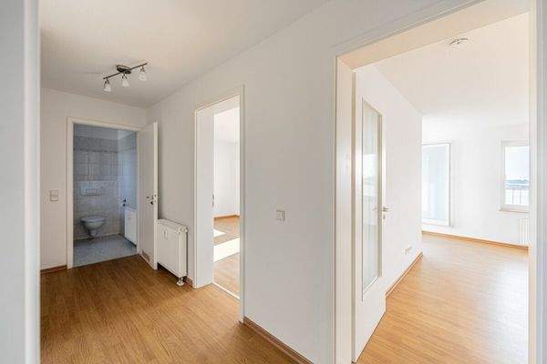 _Flur_Blick zu Zimmern