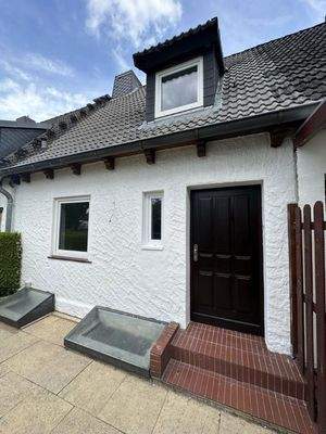 1b. Eingangsbereich außen