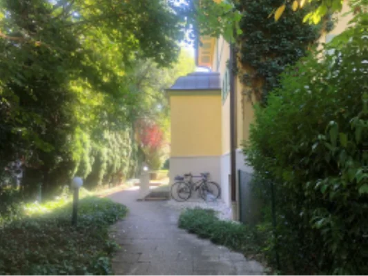 Voll möblierte 1,5-Zimmer-Wohnung mit Einbauküche am Isar Hochufer in einer alten Stadtvilla
