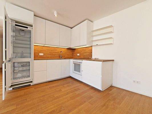 Moderne Einbauküche mit alle Geräten