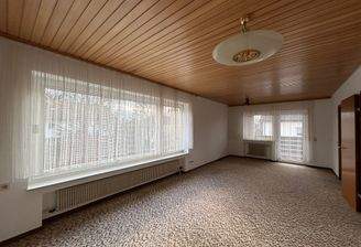 Wohnzimmer mit Essbereich