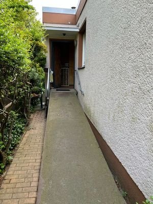 Rampe ( abbaubar ) zum Eingang