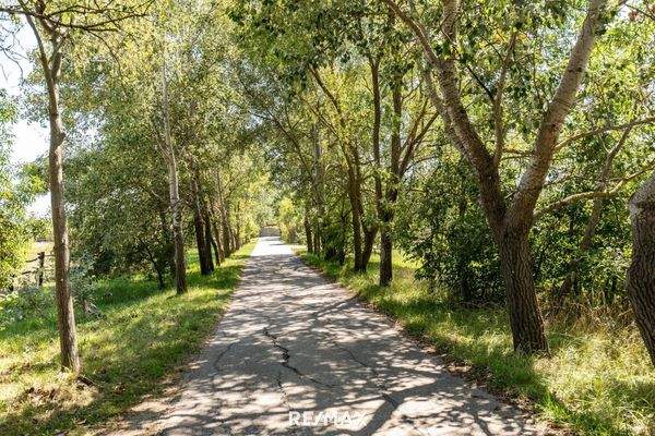 Einfahrt "Neusiedler Csarda"