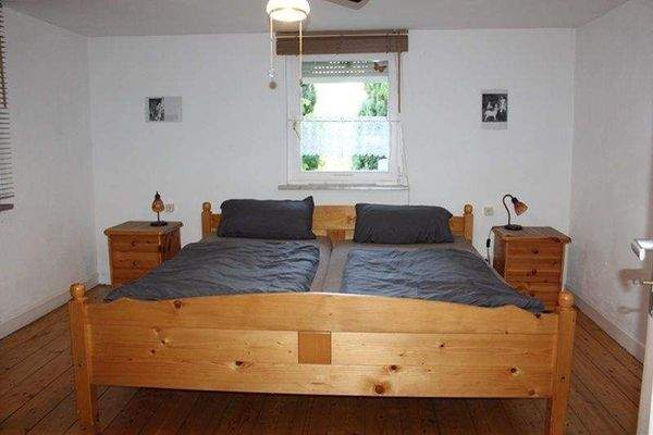 Schlafzimmer DG.JPG
