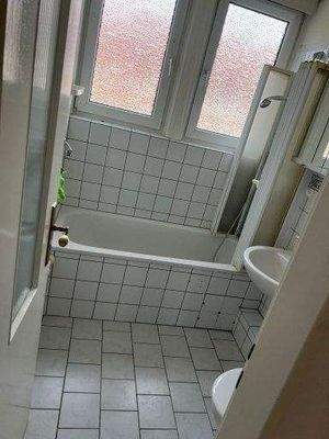 TL-Bad mit Badewanne