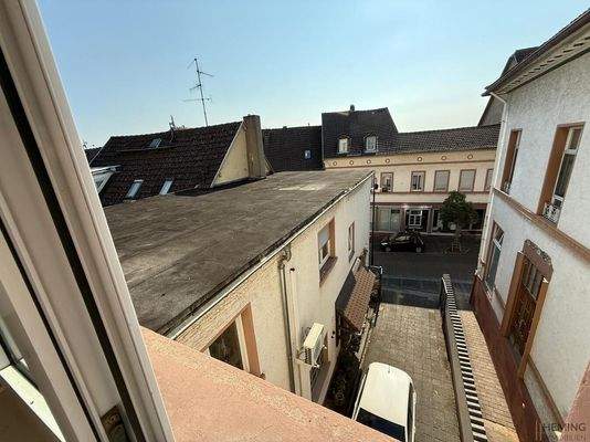 WE 1 - Anbau und Hofeinfahrt zur Garage 