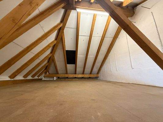 Spitzboden über Garage