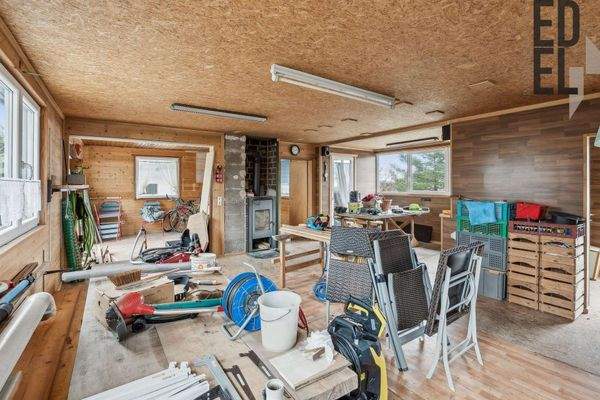 Nachbargebäude, Werkstatt