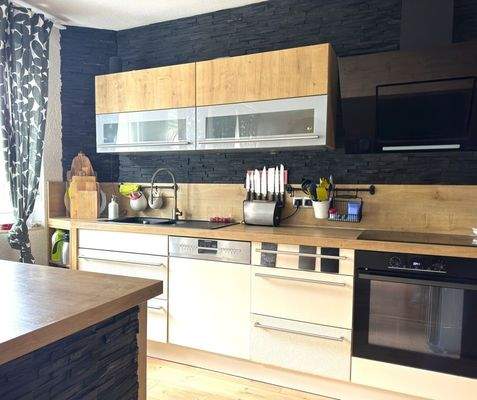 Praktische Einbauküche mit ...