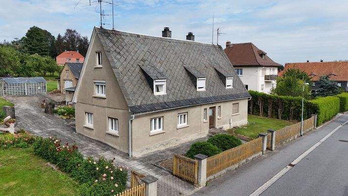 Front- und Seitenansicht