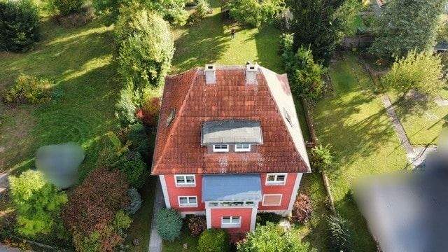 Ansicht Eingang und Vorgarten