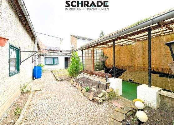 ...mit wettergeschützter Terrasse