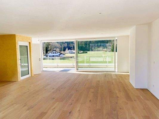 Großzügige offene Küche und Esszimmer