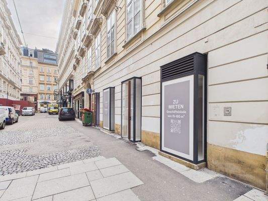 CAM03282G0-PR0159-STILL007