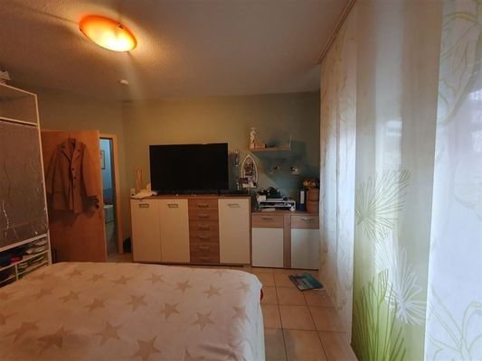 Schlafzimmer 1