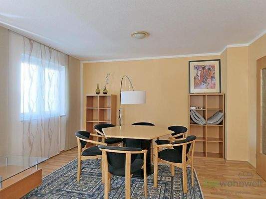 Esstisch im Wohnzimmer