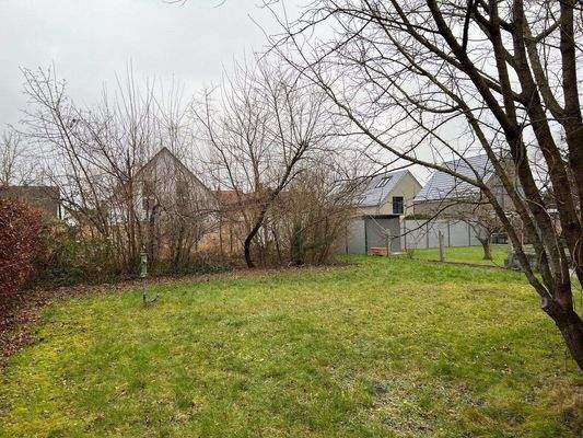 Garten hinter Nebengebäude  Westen