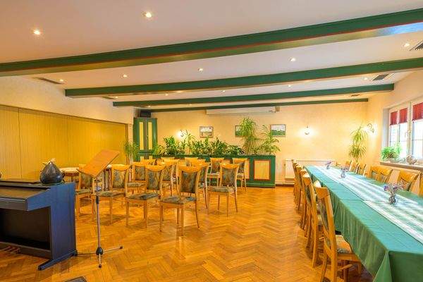 Gastraum 1 rückwärtige Ansicht.jpg