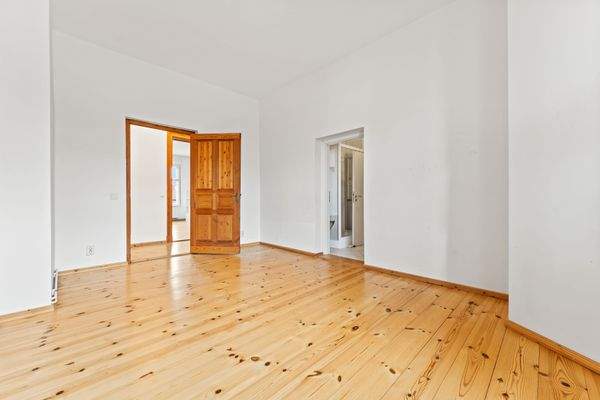 1041-28 Zimmer5 mit Bad 2.JPG