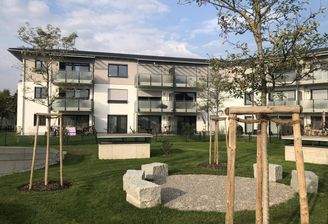 Rückseite mit Grillplatz