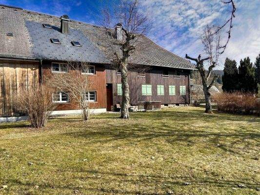 Außenansicht mit Garten