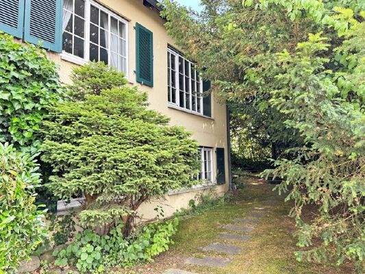 Seite rechts Gartenaufgang